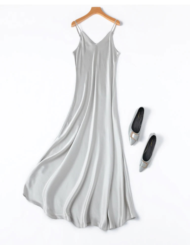 Seiden-Slip Dress · 100% Maulbeerseide 21 Momme · Spaghettiträger | Silk Slip Dress · 100% Mulberry Charmeuse Silk 21 Momme · Spaghetti Straps