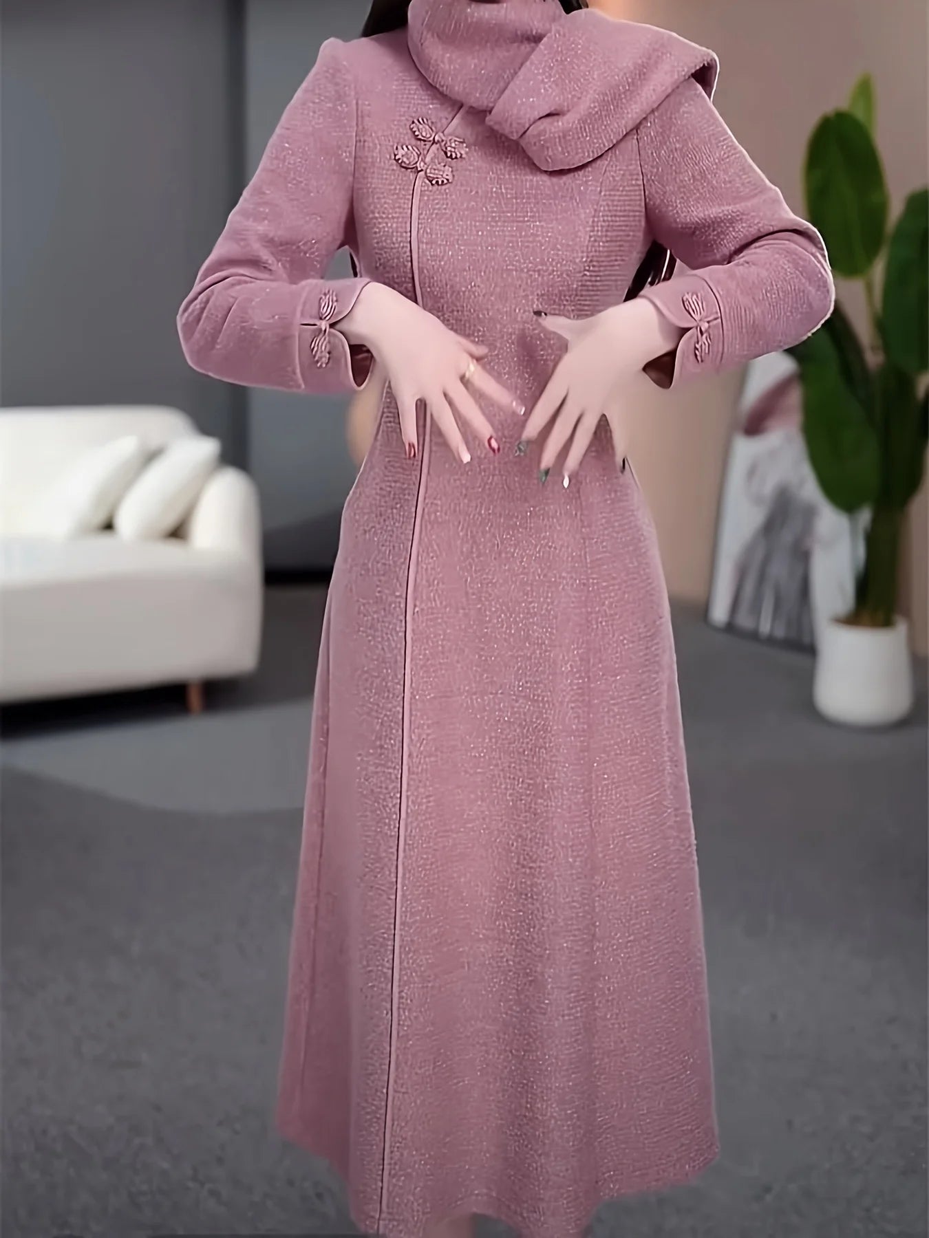 Cheongsam-Inspired Woolen Maxi Dress — Elegantes Wollkleid im Cheongsam-Stil