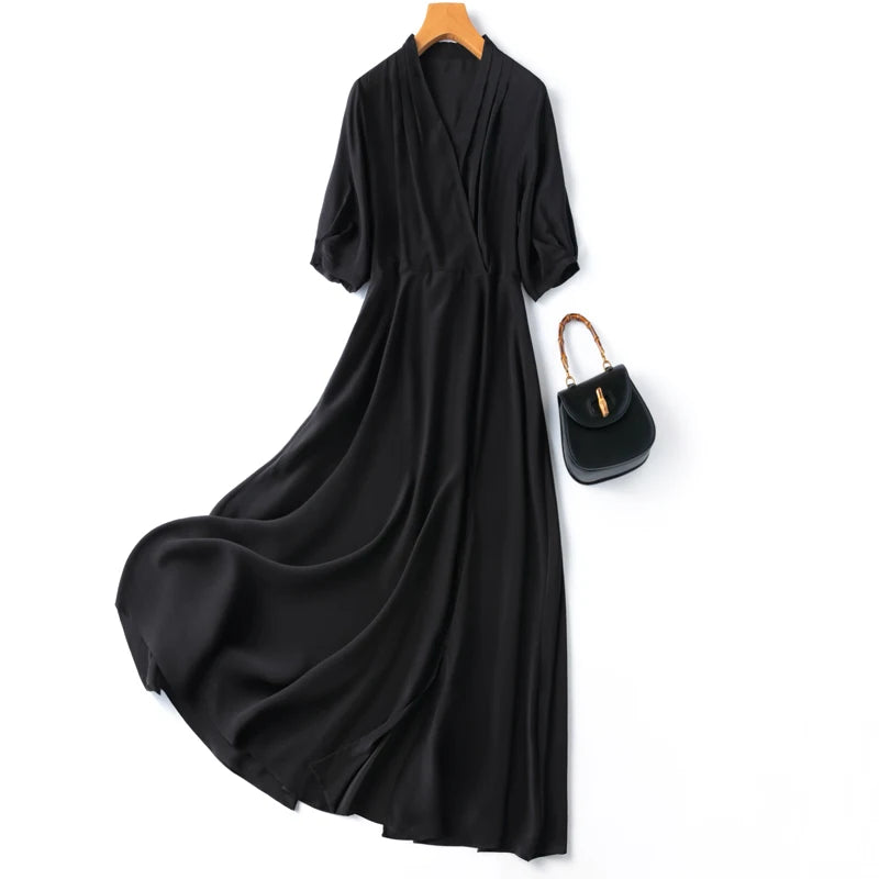 Seiden-Maxikleid aus 100% Maulbeerseide · Crepe · V-Ausschnitt | 100% Mulberry Silk Maxi Dress · Crepe · V-Neck