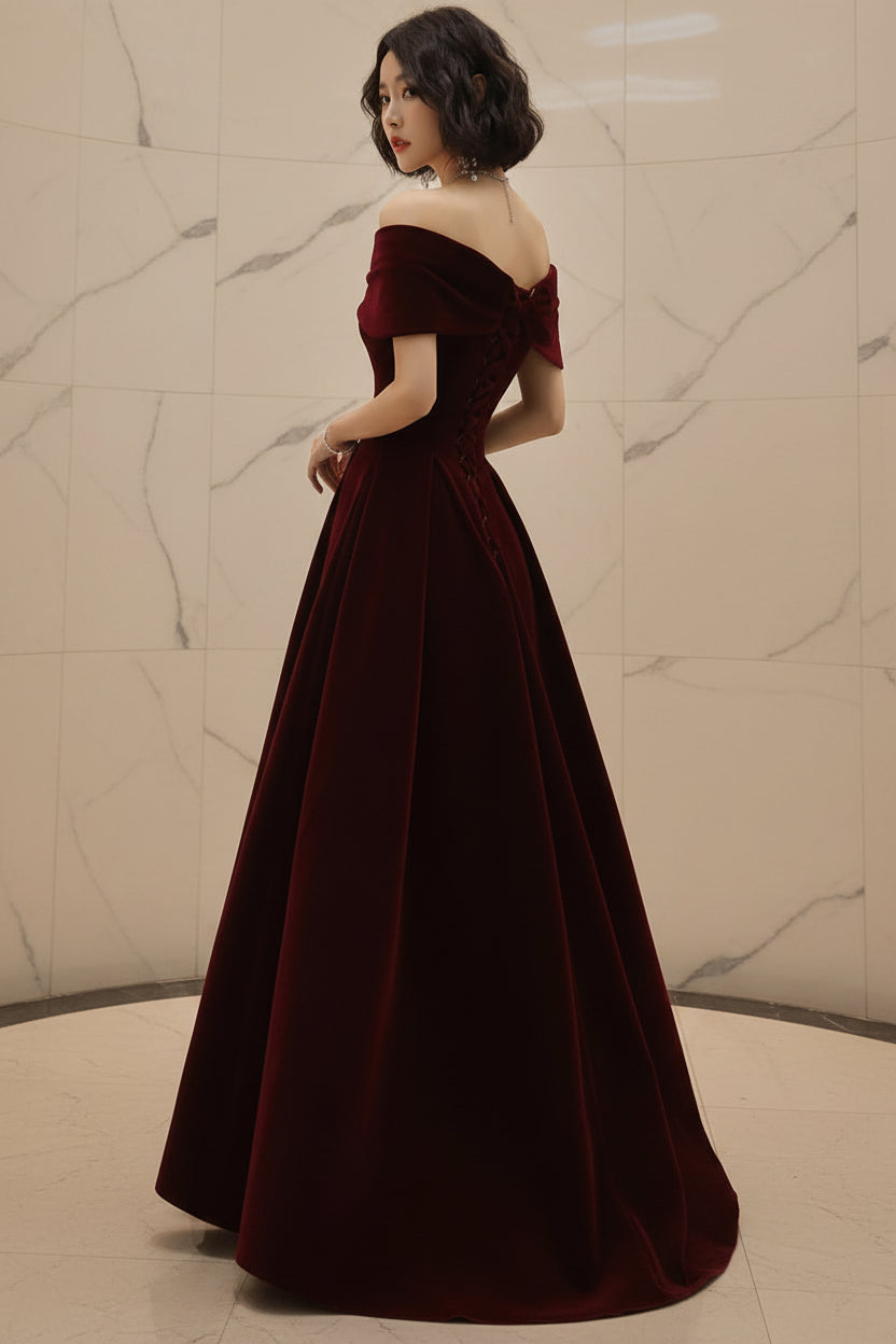 Velours Noir — Off-Shoulder Maxi Dress in Soft Velvet | Schulterfreies Samtkleid
