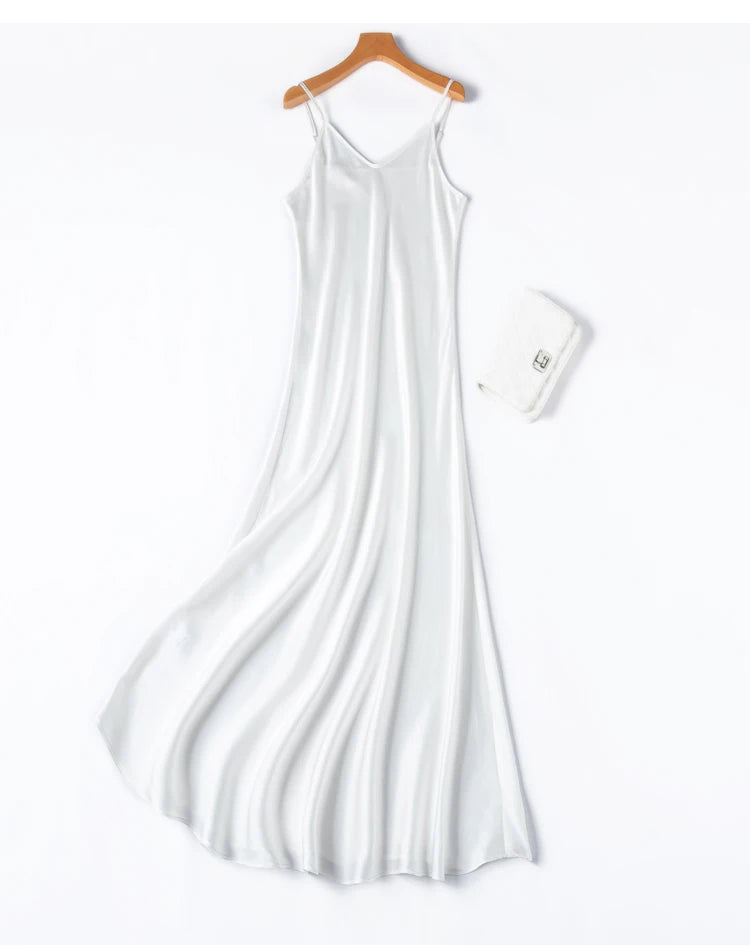 Seiden-Slip Dress · 100% Maulbeerseide 21 Momme · Spaghettiträger | Silk Slip Dress · 100% Mulberry Charmeuse Silk 21 Momme · Spaghetti Straps