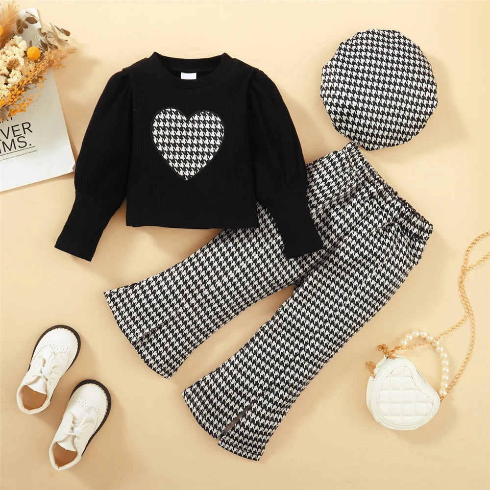 Mädchen 3-teiliges Set – Langarm-Top mit Herzprint, Karomuster-Hose & Mütze