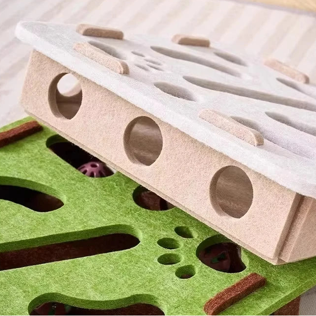 Katzen-Puzzle-Box aus Filz – Interaktives Spielzeug mit Ball & Kratzbrett