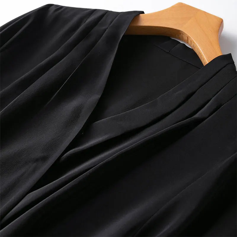 Seiden-Maxikleid aus 100% Maulbeerseide · Crepe · V-Ausschnitt | 100% Mulberry Silk Maxi Dress · Crepe · V-Neck