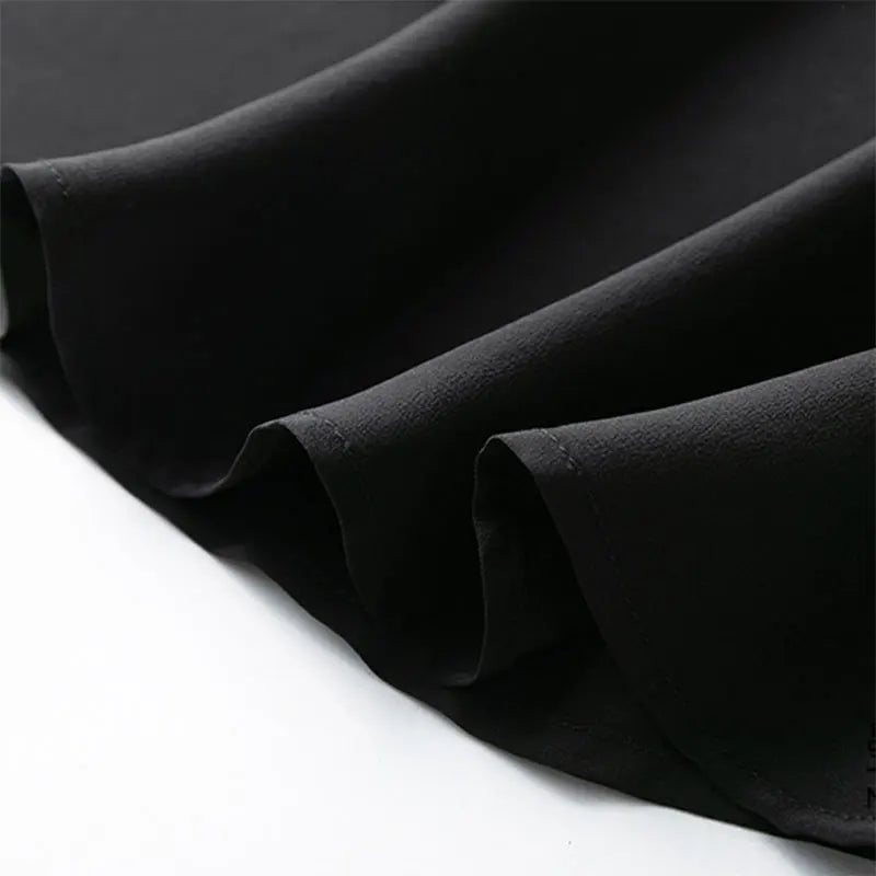 Seiden-Maxikleid aus 100% Maulbeerseide · Crepe · V-Ausschnitt | 100% Mulberry Silk Maxi Dress · Crepe · V-Neck