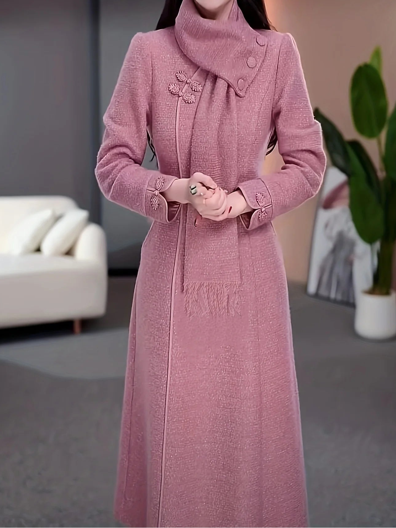 Cheongsam-Inspired Woolen Maxi Dress — Elegantes Wollkleid im Cheongsam-Stil